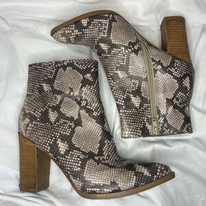 🐍 Carlos by Carlos Santana Snake Print Heeled Booties (7.5M)